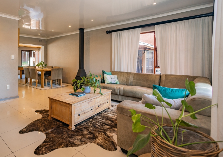 4 Bedroom Property for Sale in Table View Western Cape